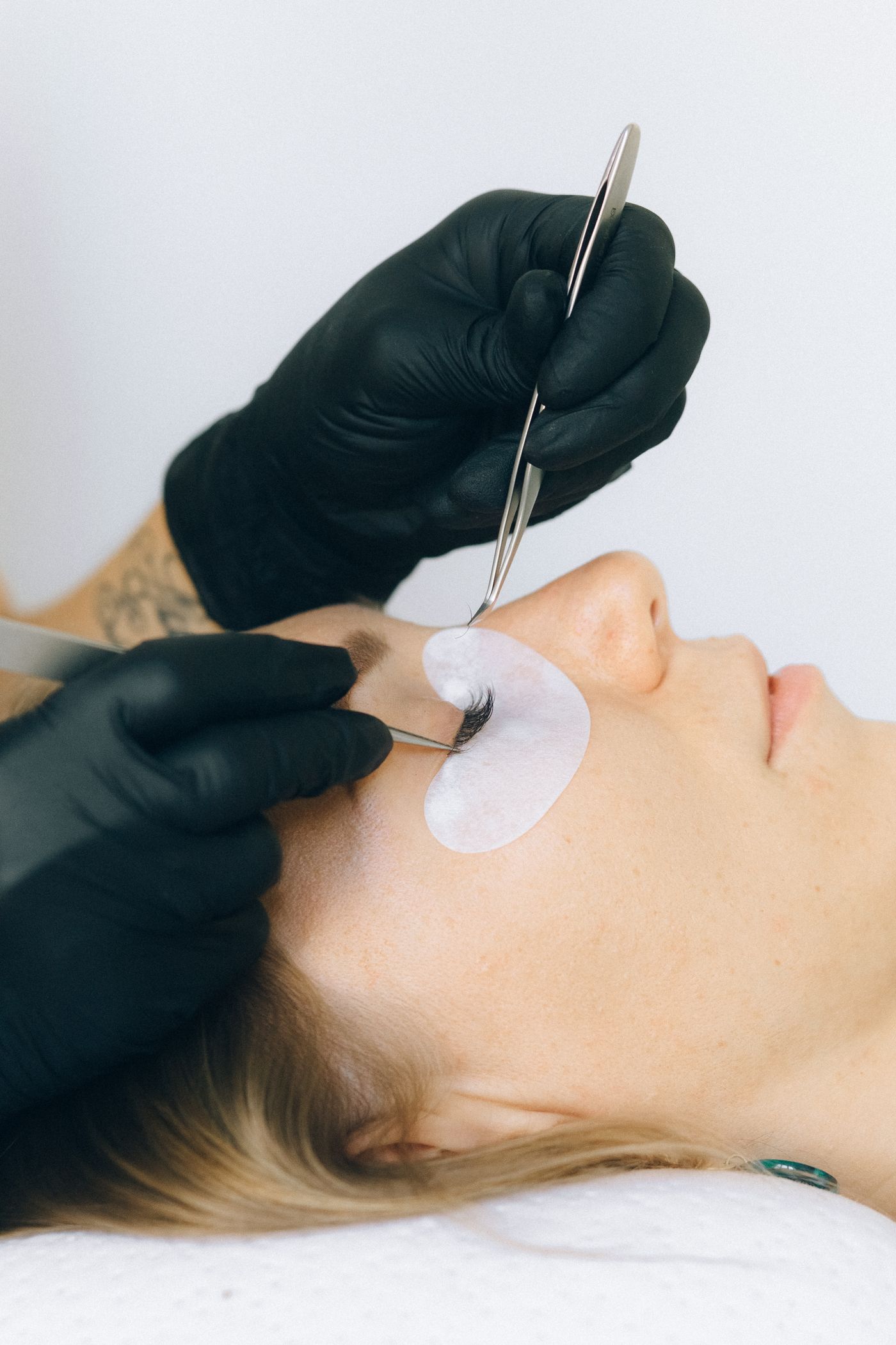 Eyelash extension application